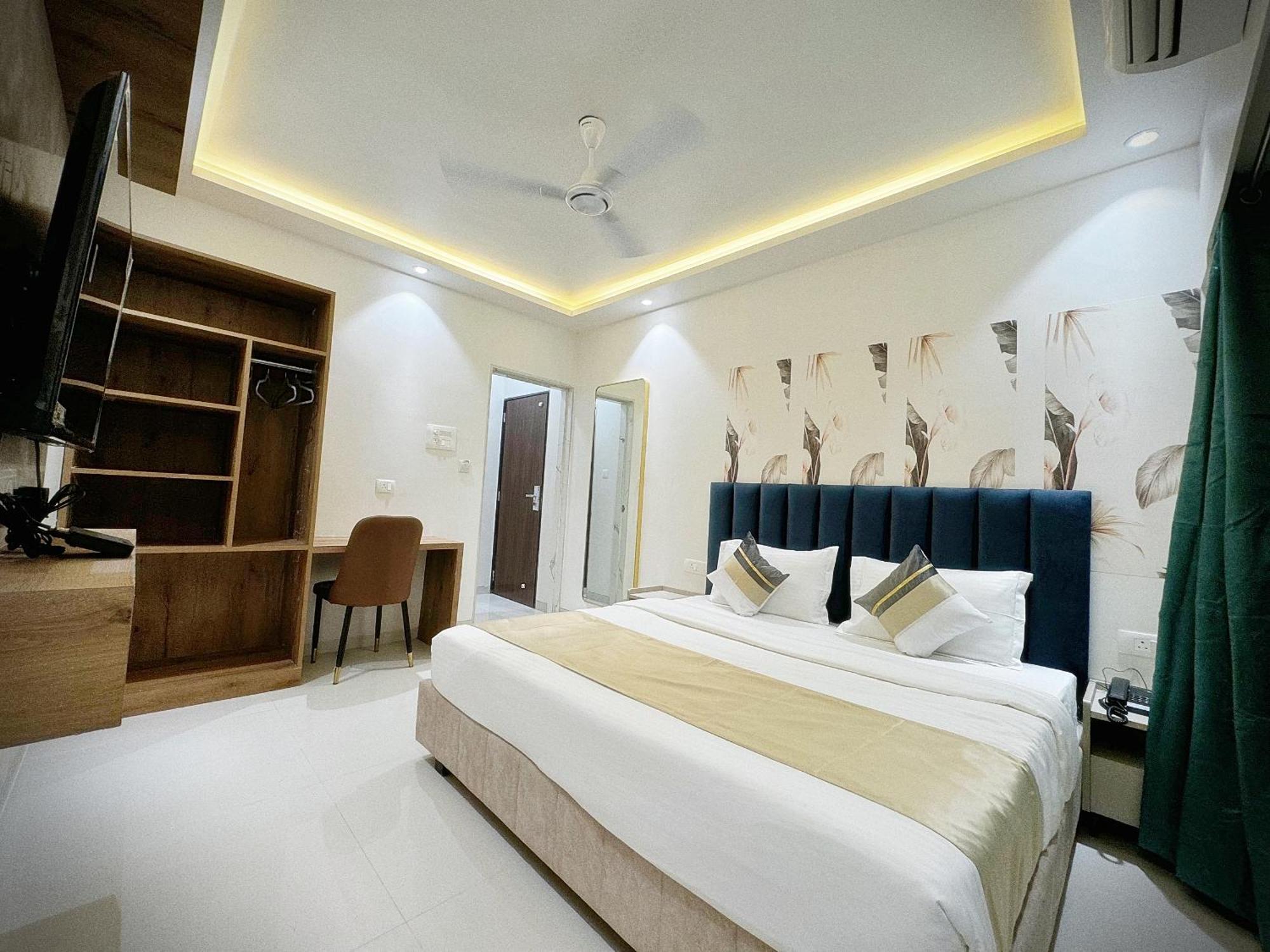 The Orion Premium Suites Mumbai Bagian luar foto